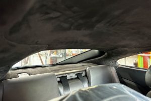 ジャガー天井張り替え